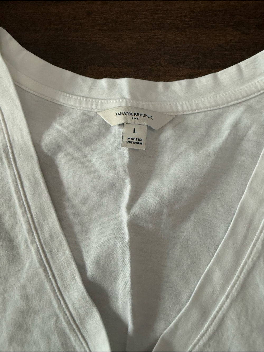 Banana Republic White V-Neck Sleeveless Tank - Picture 6 of 6